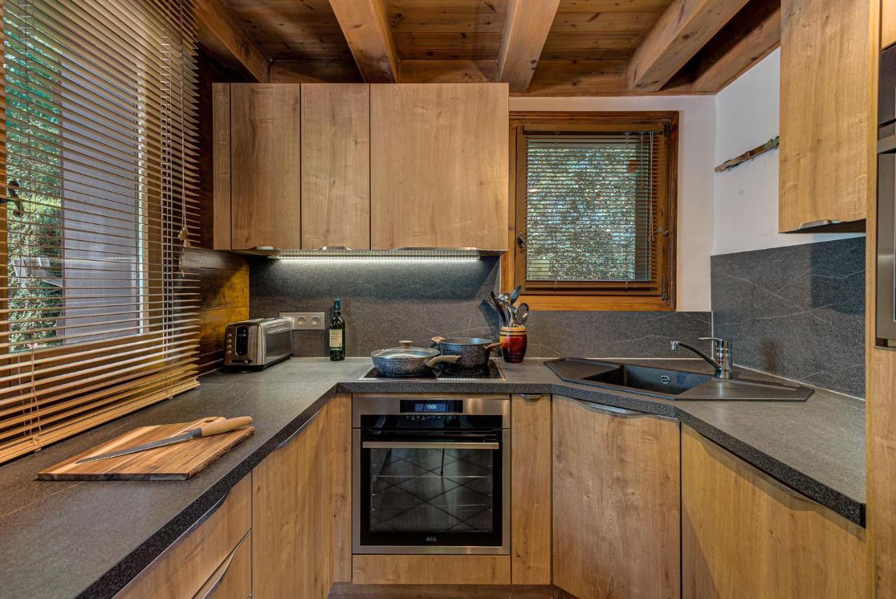 Chalet Blackbushe - Traditional Chalet - Alpes Travel - Sleeps 4-6 Les Houches Eksteriør billede