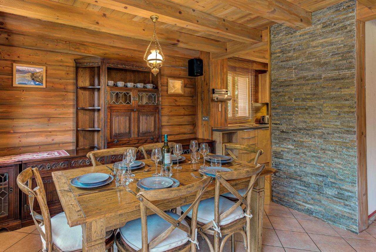 Chalet Blackbushe - Traditional Chalet - Alpes Travel - Sleeps 4-6 Les Houches Eksteriør billede